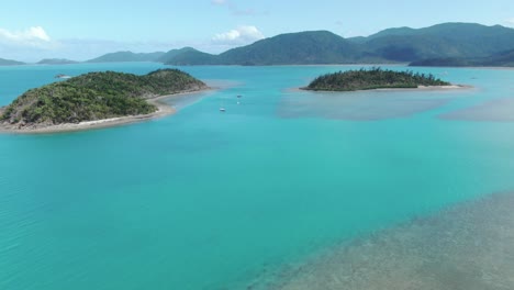 Beautiful-scenic-natural-landscape-and-seascape-of-Whitsunday-islands-at-Shute-Harbour-in-Australia