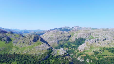 Aerial-shot-of-breathtaking-mountain-in-cantabria,-Spain