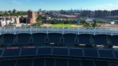 Yankee-Stadium-frieze-roof