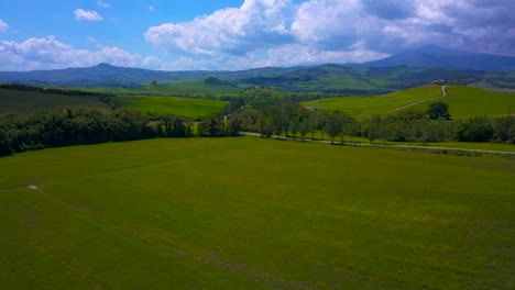 Aerial-footage-of-tuscan-countryside-landscape-with-a-traditional-tuscan-property-in-the-back