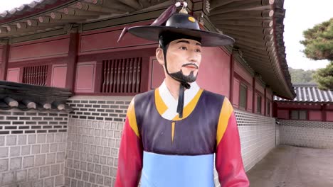 Statue-of-traditional-Korean-clothes