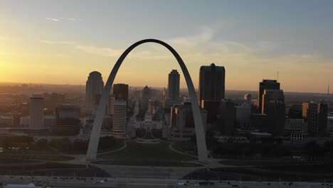 St.-Louis-Arch-Sunset-City-Aerial-Drone-Pan