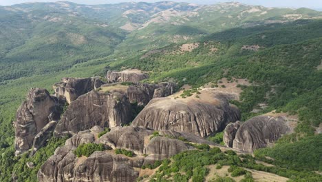 Flying-over-unique-rock-formations-in-Meteora,-Greece