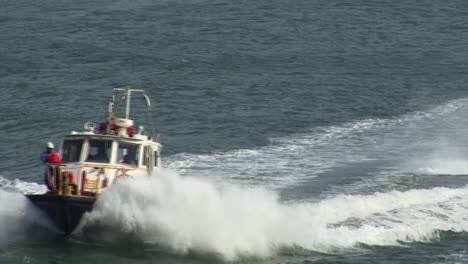 Speed-Lotsenboot-In-Richtung-Miraflores-Schleusen,-Panamakanal