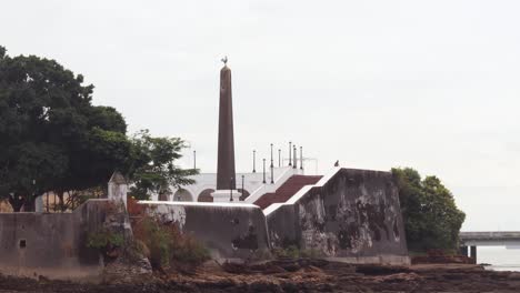 A-shot-of-the-Monument-at-the-Plaza-de-Francia-during-low-tide,-the-Obelisk-monument-paying-tribute-to-the-role-the-French-played-in-the-construction-of-the-Panama-Canal,-Casco-Viejo,-Panama-City