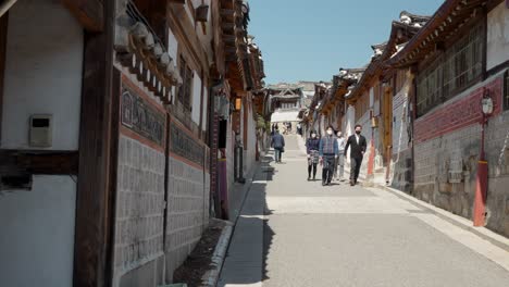 Bukchon-Hanok-Village-in-Seoul,-South-Korea---panning-shot