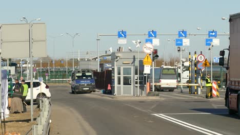Customs-border-between-Poland-and-Ukraine-in-Dorohusk