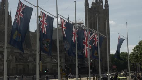 Banderas-De-La-Nación-De-La-Commonwealth-Vistas-Desde-El-Jardín-De-Parliament-Square-En-Londres-Para-Las-Celebraciones-Del-Jubileo-De-Platino-De-Queens-El-27-De-Mayo-De-2022