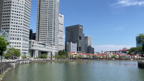 Singapore-river-against-Modern-Singapore-Skyline,-boat-quay-view