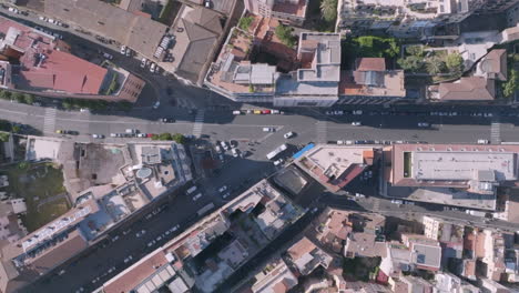 Static-aerial-overhead-footage-of-intersection-in-Rome,-Italy