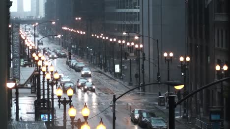 A-rainy-downtown-Chicago-intersection-with-medium-traffic-with-mostly-cars,-buses-and-pedestrians