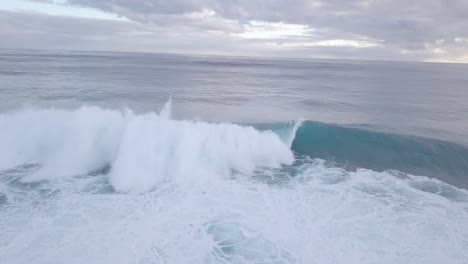 Big-waves-and-an-active-sea-state-in-the-Indian-ocean-off-the-coast-of-Western-Australia