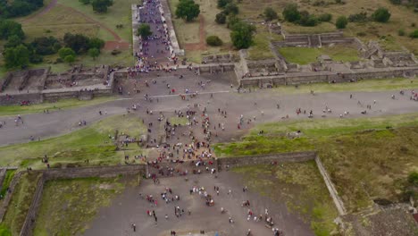 AERIAL:-Teotihuacan,-Mexico,-Pyramids,-Parking-Lot