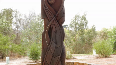 Large-Aboriginal-wooden-sculpture-on-a-pole