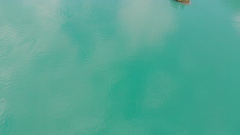 Aerial-of-an-Emerald-Alpine-Lake-in-Switzerland