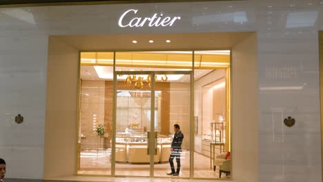 Cartier-Vordereingangsfassade-Im-Luxus-einkaufszentrum-Icon-Siam,-Bangkok,-Thailand