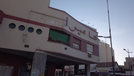 Das-Kamerakino-In-Meknès-Drohte-Von-Dauerhafter-Schließung,-Ein-Gebäude-Im-Art-déco-stil