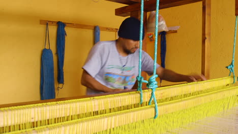 Carpet-Weaving-traditional-indigenous-craft-in-Oaxaca