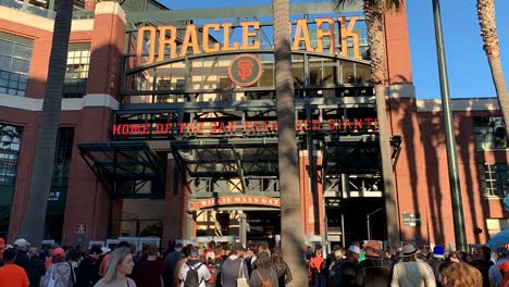 Time-lapse-video-of-people-waiting-in-line-to-get-into-Oracle-Park-baseball-stadium-in-San-Francisco,-California