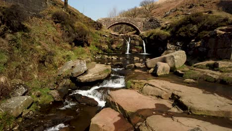 River-Dane-Und-Wasserfälle-In-Three-Shires-Head,-Dem-Treffpunkt-Der-Grafschaften-Cheshire,-Derbyshire-Und-Staffordshire,-Nationalpark-Peak-District,-Großbritannien