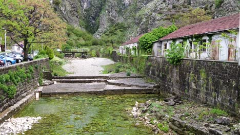 Trockenes-Und-Felsiges-Flussbett-In-Kotor-Montenegro