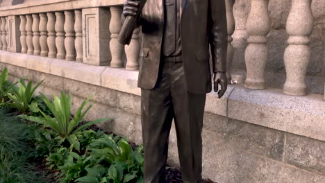 Tilt-shot-DR-Clem-Jones-AO-statue
