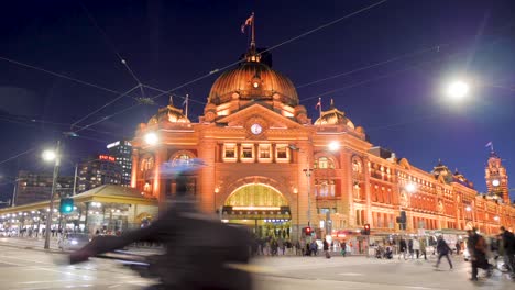 flinder-station-day-to-night-timelapse-with-traffic-and-movement,-July-2019-Time-Lapse-At-Flinder's-Street-Station,-Melbourne