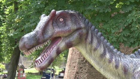 Realistischer-Spinosaurus-Dinosaurier-Im-Kopf-Und-Hals-Des-Dino-Parks