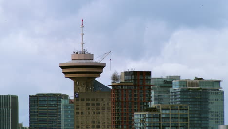 Drehrestaurant-An-Der-Spitze-Des-Wolkenkratzers-Im-Hafenzentrum-Im-Zentralen-Geschäftsviertel-Der-Innenstadt-Von-Vancouver,-British-Columbia,-Kanada