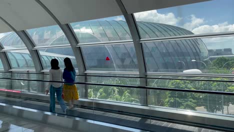 People-walking-between-terminals-at-Changi-Airport-against-the-Jewel