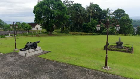 Old-cannon-on-lawn-of-colonial-Resident-House-park-in-Magelang,-Indonesia