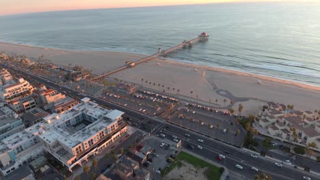 Aerial-view-of-a-sprawling-urban-beachfront-luxury-community