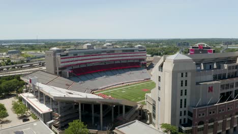 Establishing-Shot-of-Memorial-Stadium,-Home-of-the-University-of-Nebraska-Cornhuskers