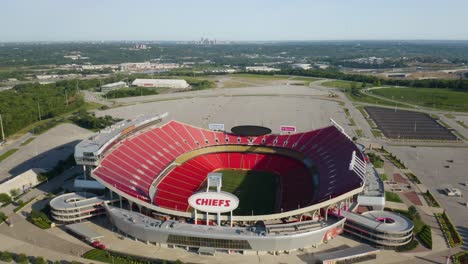 Drone-Flies-Backwards-to-Reveal-Arrowhead-Stadium,-Home-of-the-Kansas-City-Chiefs-Football-Team