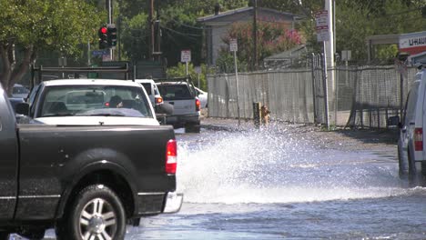 street-flooding-on-busy-la-road