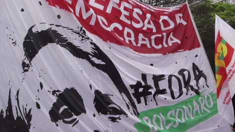 En-Defensa-De-La-Democracia-Pancarta-Anti-Bolsonaro-En-Mitin-En-Sao-Paulo