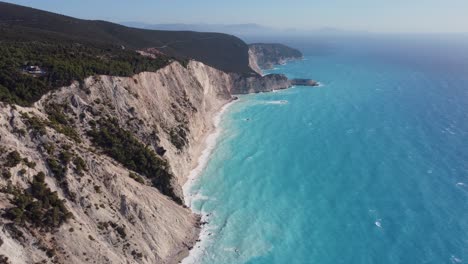 Idílica-Agua-Cristalina-De-La-Playa-De-Egremni-En-La-Isla-De-Lefkada,-Grecia