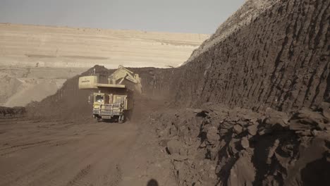 Large-Excavator-Loading-Onto-TLD96-Truck-At-Thar-Mining-Project-In-Pakistan
