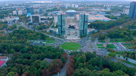 Stadtskyline-Bürogebäude-Bezirksansicht,-Drohne,-Bukarest,-Rumänien