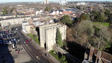 Turning-drone-footage-of-the-the-Abbey-gate-leading-to-the-Abbey-Gardens-in-Bury-St-Edmunds,-UK