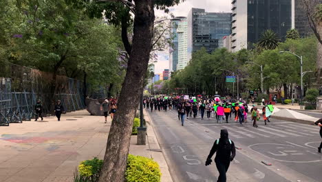 Timelapse-manifestation-at-paseo-de-la-reforma-in-mexico-city