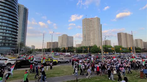 People-gather-at-Mississauga-to-protest-the-Palestinian-Israeli-conflict