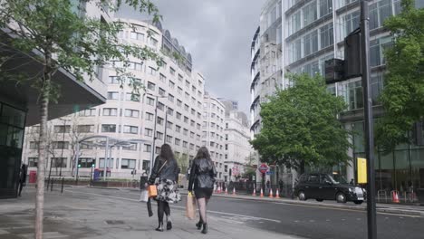 Blick-Auf-Die-Straße-Eines-Bewölkten-Tages-In-Der-Cheapside-City-Von-London