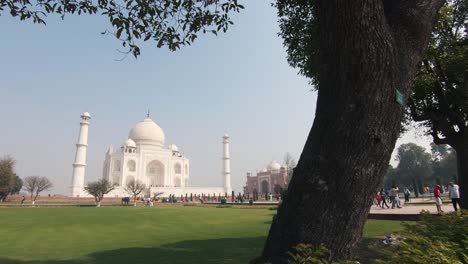 Visitors-walking-on-majestic-Taj-Mahal-grounds-on-sunny-day,-India
