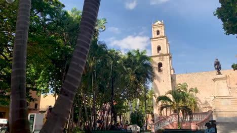 Vista-De-La-Iglesia-En-El-Centro-De-Merida-Yucatan