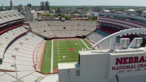 Beautiful-Establishing-Aerial-Shot-of-Memorial-Stadium,-Home-of-the-Nebraska-Huskers-Football-Team