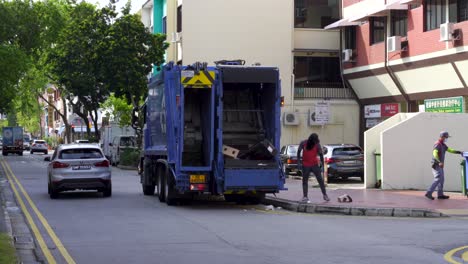 Garbage-truck-collection