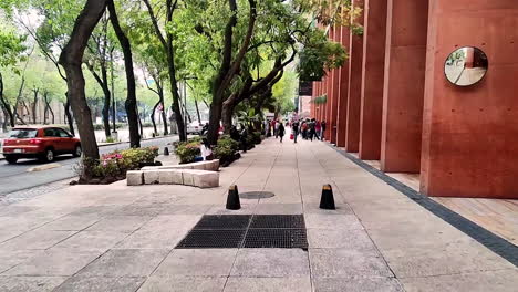 walking-timelapse-along-reforma-in-mexico-city