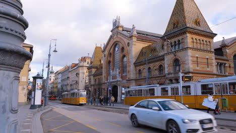 Exterior-building-of-The-Great-Market-Hall-in-Budapest