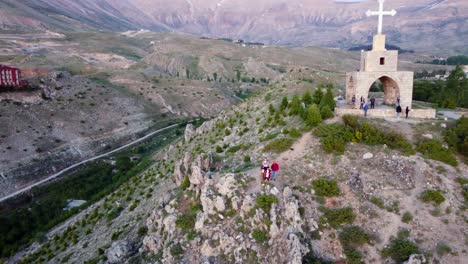 Montañas-Bcharre-Y-Cedros-Cruzan-En-Líbano---Toma-Aérea-De-Drones
